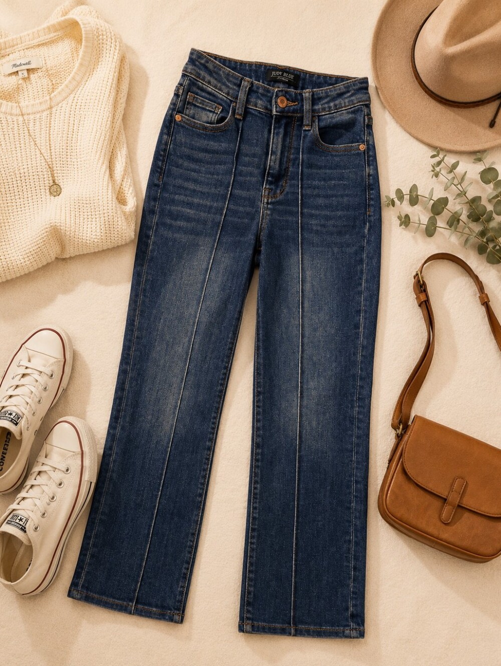 Judy Blue Mid-Rise Straight Leg Jeans in Med Wash Front Seams. Ladies 0/24